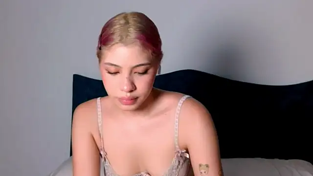 Snapshot of angelinhaaa chatting on November 9, 2025, 1:42 am angelinhaaa online show from November 9, 2025, 1:42 am