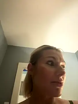 BaddieBossXX2 online show from November 14, 2025, 3:54 am