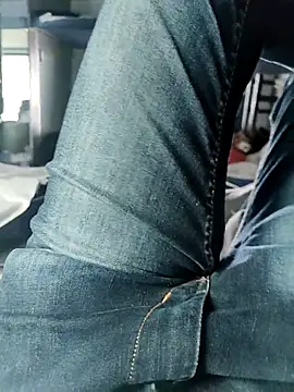 Snapshot of Fit_Guy143 chatting on September 17, 2025, 4:47 am Fit Guy143 online show from September 17, 2025, 4:47 am