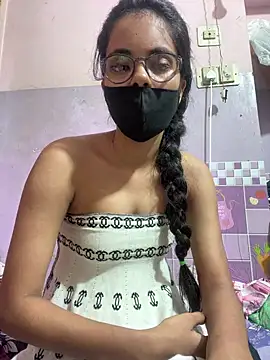 Snapshot of Sandhya_77 chatting on July 7, 2026, 6:47 am Sandhya 77 online show from July 7, 2026, 6:47 am