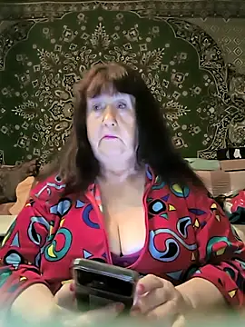 CrystalLime6411 online show from April 28, 2026, 4:44 pm