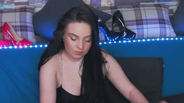 GrayLunna online show from March 18, 2026, 4:48 am