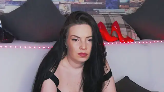 GrayLunna online show from April 25, 2026, 3:53 am