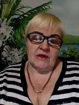 Snapshot of VioletSweet5566 chatting on December 16, 2025, 8:40 am VioletSweet5566 online show from December 16, 2025, 8:40 am