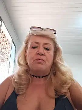 Snapshot of Belladama61 chatting on July 17, 2026, 11:18 am Belladama61 online show from July 17, 2026, 11:18 am