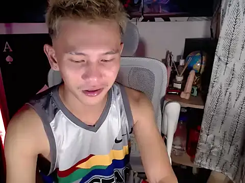 Snapshot of RalfAsian25 chatting on April 7, 2026, 10:39 am RalfAsian25 online show from April 7, 2026, 10:39 am