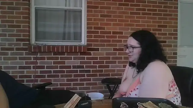 cheekychick420 online show from November 8, 2025, 3:04 pm