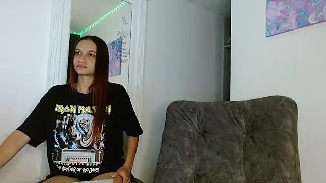 Snapshot of reina_reina chatting on February 11, 2026, 5:40 am reina reina online show from February 11, 2026, 5:40 am