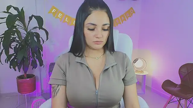 Julieta92  online show from April 28, 2026, 9:19 pm
