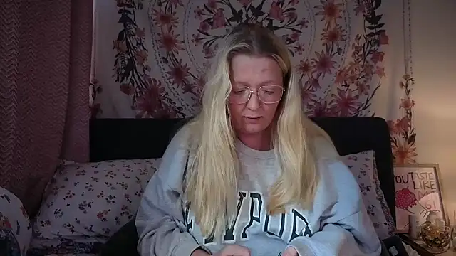 Snapshot of Daisyxoxo_ chatting on May 3, 2026, 8:41 am Daisyxoxo online show from May 3, 2026, 8:41 am