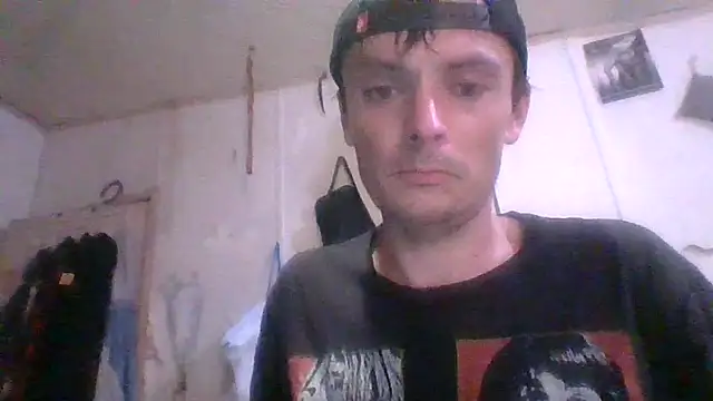 Snapshot of RichardW chatting on September 13, 2025, 2:33 am RichardW online show from September 13, 2025, 2:33 am