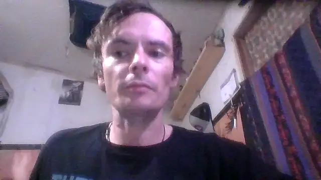 Snapshot of RichardW chatting on November 3, 2025, 7:13 am RichardW online show from November 3, 2025, 7:13 am
