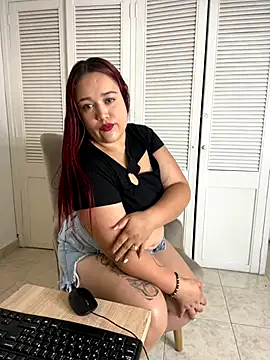 IvyPalacios online show from September 23, 2025, 11:39 am