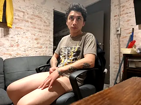 Snapshot of Molly_Erik chatting on March 16, 2026, 3:47 am Molly Erik online show from March 16, 2026, 3:47 am