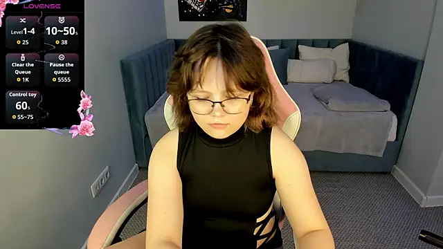 Nina Lunaa online show from September 20, 2025, 8:30 am