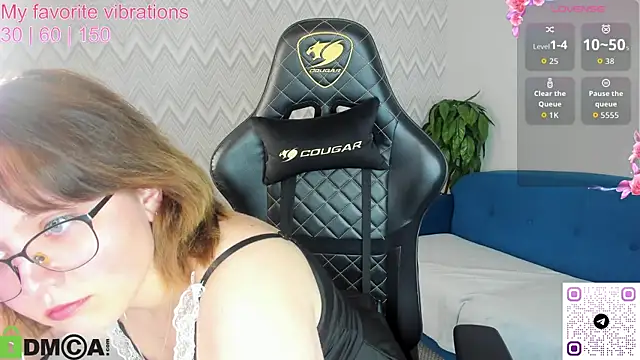 Nina Lunaa online show from September 28, 2025, 8:32 am