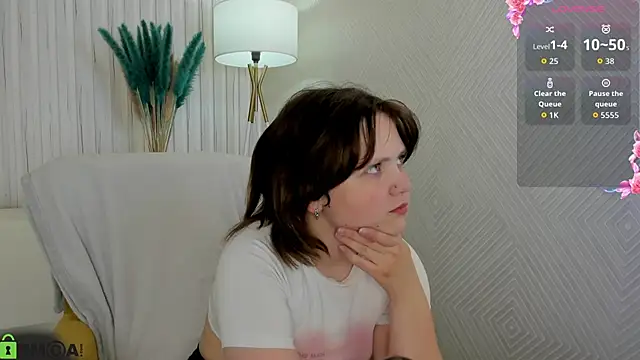 Nina Lunaa online show from October 1, 2025, 1:33 am