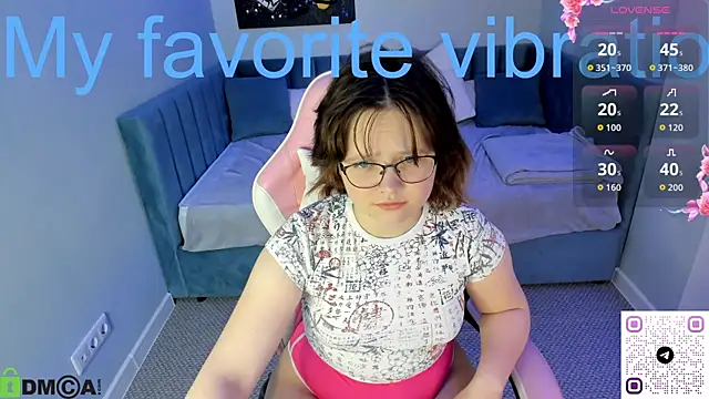 Nina Lunaa online show from October 4, 2025, 1:07 am