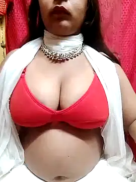 Snapshot of Babe_Doll04 chatting on November 4, 2025, 8:29 am Babe Doll04 online show from November 4, 2025, 8:29 am