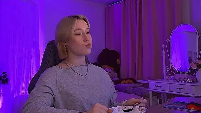 Snapshot of CinBellamy chatting on February 25, 2026, 2:56 am CinBellamy online show from February 25, 2026, 2:56 am