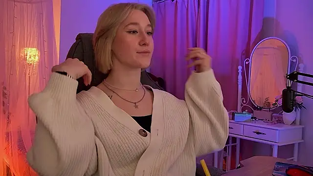 Snapshot of CinBellamy chatting on March 11, 2026, 4:39 am CinBellamy online show from March 11, 2026, 4:39 am