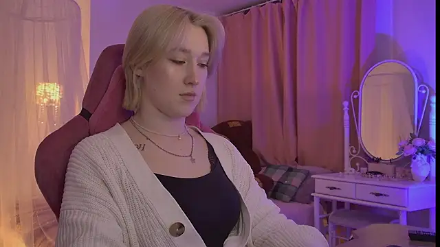 Snapshot of CinBellamy chatting on March 31, 2026, 9:00 am CinBellamy online show from March 31, 2026, 9:00 am