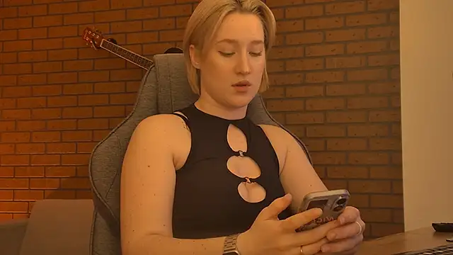 Snapshot of CinBellamy chatting on February 15, 2026, 7:51 am CinBellamy online show from February 15, 2026, 7:51 am