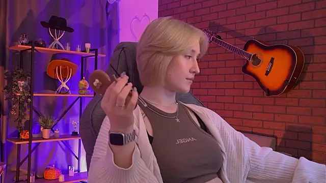 Snapshot of CinBellamy chatting on March 15, 2026, 4:08 am CinBellamy online show from March 15, 2026, 4:08 am