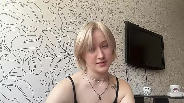 Snapshot of CinBellamy chatting on May 21, 2026, 6:44 am CinBellamy online show from May 21, 2026, 6:44 am