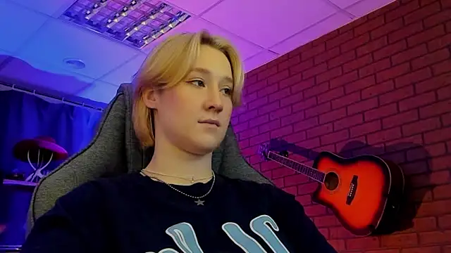 Snapshot of CinBellamy chatting on February 27, 2026, 4:23 am CinBellamy online show from February 27, 2026, 4:23 am