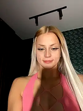 FavoriteKira online show from October 19, 2025, 3:37 pm