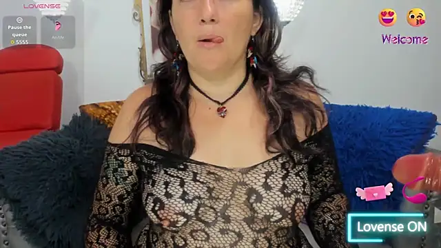 naughty milf esmeralda online show from April 26, 2026, 2:42 am