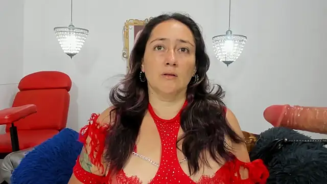 naughty milf esmeralda online show from April 30, 2026, 11:20 pm