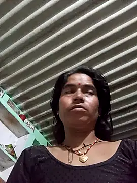 Snapshot of MISS_LOVE_001 chatting on October 18, 2025, 5:04 pm MISS LOVE 001 online show from October 18, 2025, 5:04 pm