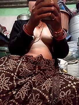 Snapshot of MISS_LOVE_001 chatting on November 21, 2025, 5:01 pm MISS LOVE 001 online show from November 21, 2025, 5:01 pm