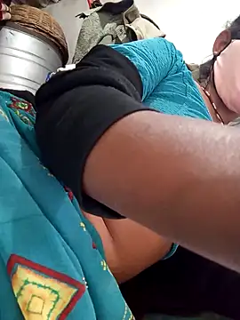 Snapshot of MISS_LOVE_001 chatting on December 1, 2025, 10:27 am MISS LOVE 001 online show from December 1, 2025, 10:27 am