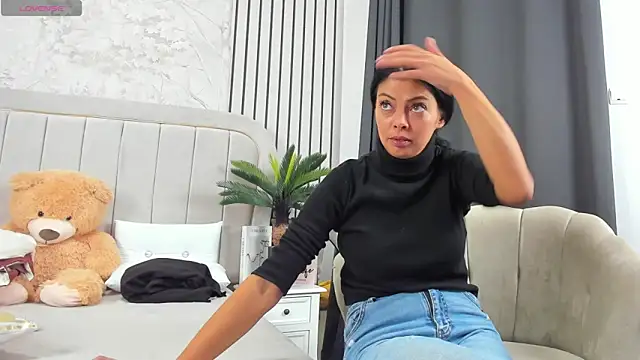 DaryaReed online show from November 12, 2025, 6:50 am