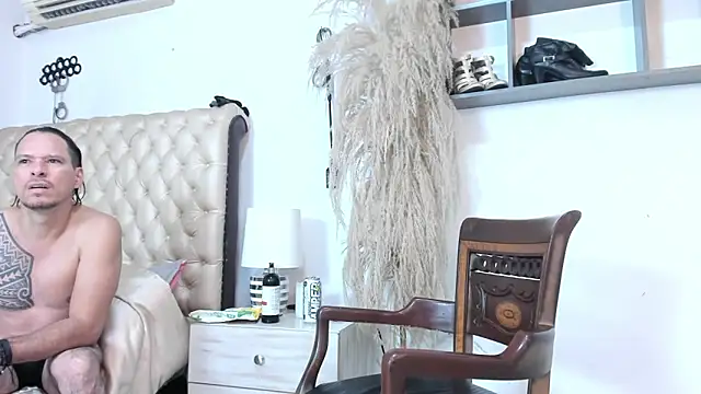 RocoAndHisGirls online show from November 7, 2025, 9:52 pm