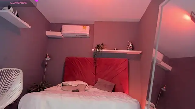 Snapshot of cinnia_ chatting on February 10, 2026, 11:31 am cinnia online show from February 10, 2026, 11:31 am