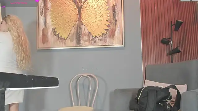 Snapshot of cinnia_ chatting on March 23, 2026, 12:05 pm cinnia online show from March 23, 2026, 12:05 pm