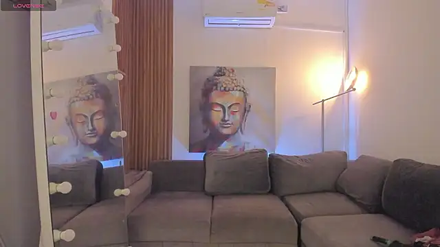 Snapshot of cinnia_ chatting on March 4, 2026, 11:07 am cinnia online show from March 4, 2026, 11:07 am