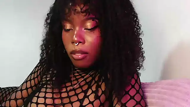 Snapshot of SparklingSoleil chatting on November 20, 2025, 2:18 pm SparklingSoleil online show from November 20, 2025, 2:18 pm