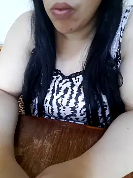 Snapshot of Madam-bezoul- chatting on November 3, 2025, 1:04 pm Madam-bezoul- online show from November 3, 2025, 1:04 pm