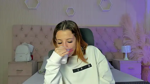 Snapshot of MadisonSky_ chatting on December 15, 2025, 12:44 pm MadisonSky online show from December 15, 2025, 12:44 pm