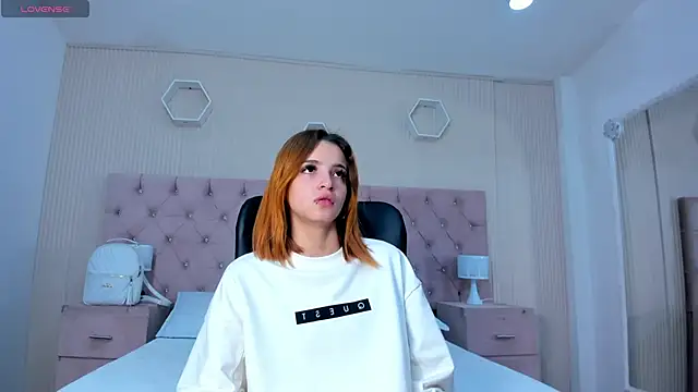 Snapshot of MadisonSky_ chatting on October 31, 2025, 11:40 am MadisonSky online show from October 31, 2025, 11:40 am