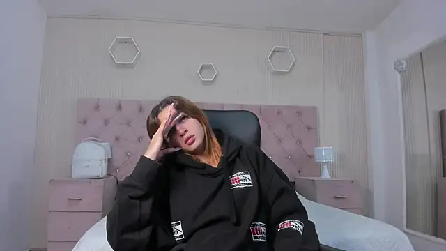 Snapshot of MadisonSky_ chatting on November 23, 2025, 1:21 pm MadisonSky online show from November 23, 2025, 1:21 pm