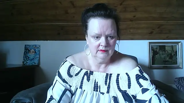 Snapshot of TiffanyMature chatting on May 20, 2026, 2:03 pm TiffanyMature online show from May 20, 2026, 2:03 pm