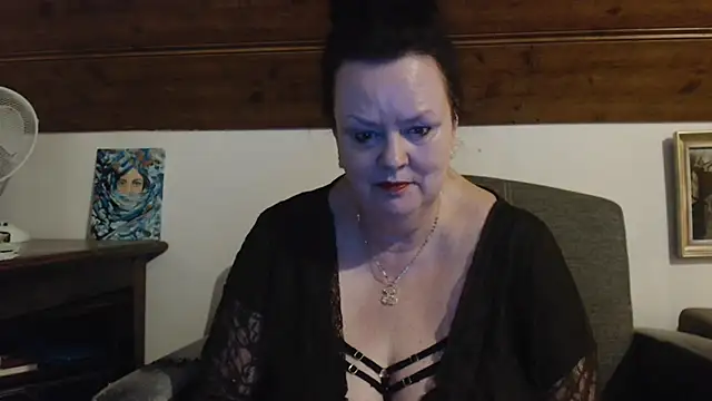 TiffanyMature online show from April 5, 2026, 8:15 pm