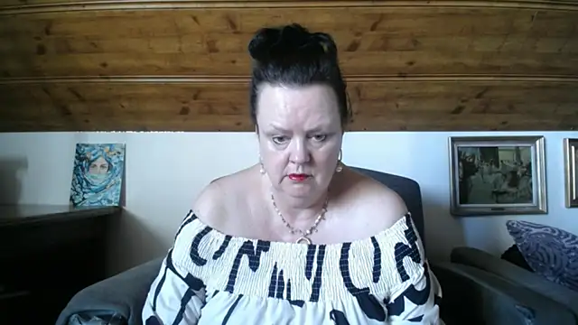 Snapshot of TiffanyMature chatting on May 26, 2026, 8:23 am TiffanyMature online show from May 26, 2026, 8:23 am