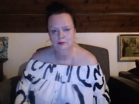 Snapshot of TiffanyMature chatting on June 27, 2026, 8:04 pm TiffanyMature online show from June 27, 2026, 8:04 pm